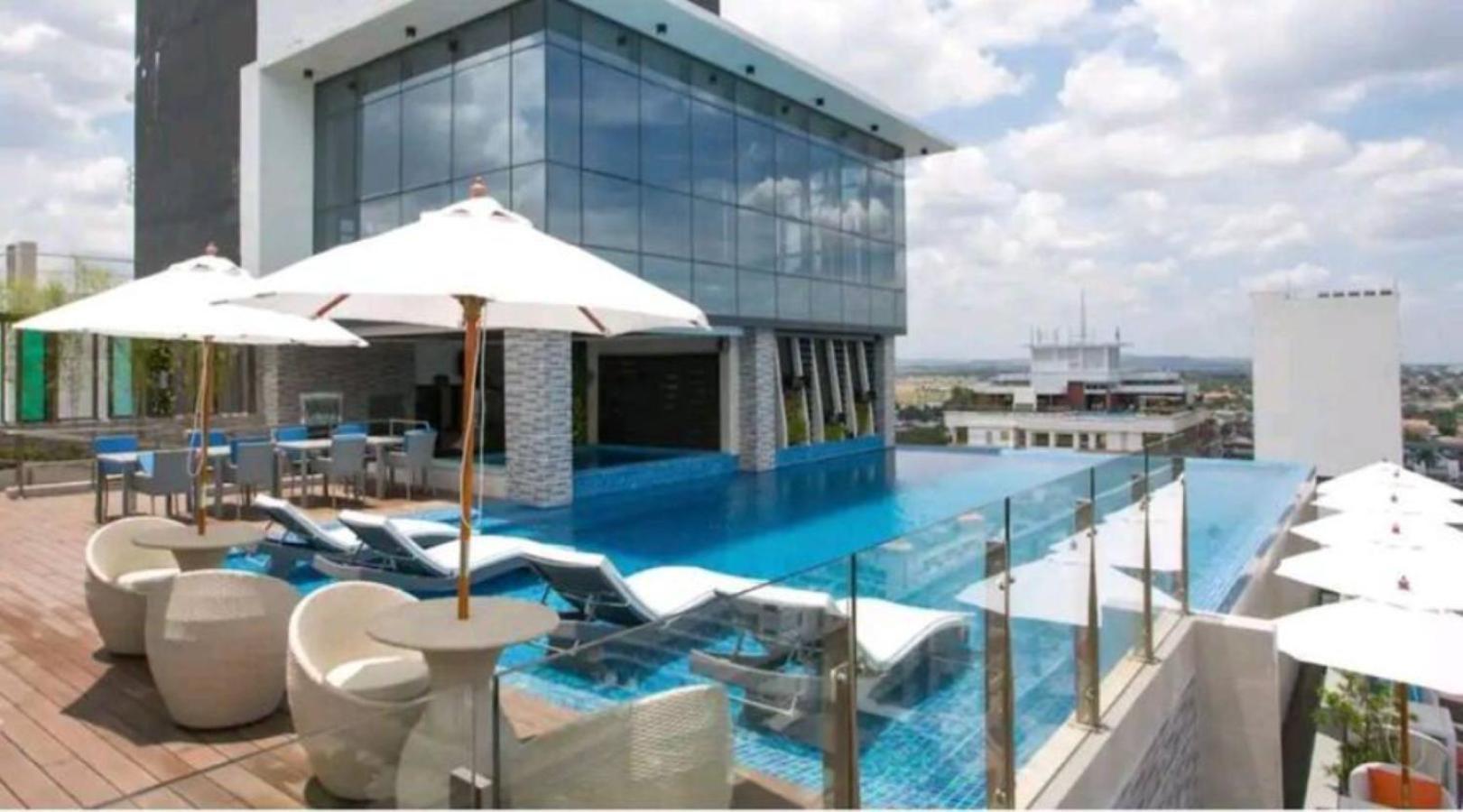 One Euphoria Apartment Angeles Bagian luar foto