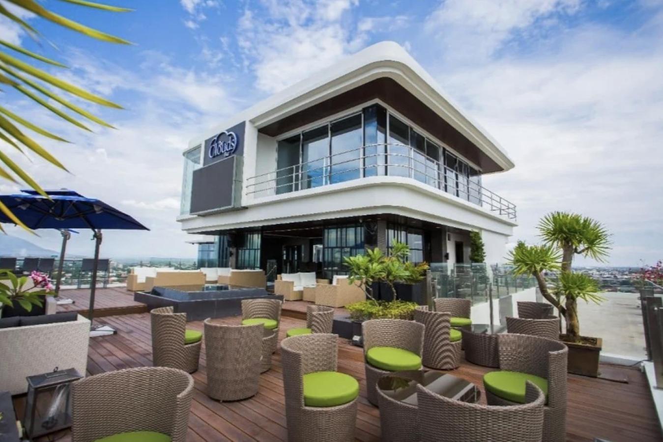 One Euphoria Apartment Angeles Bagian luar foto