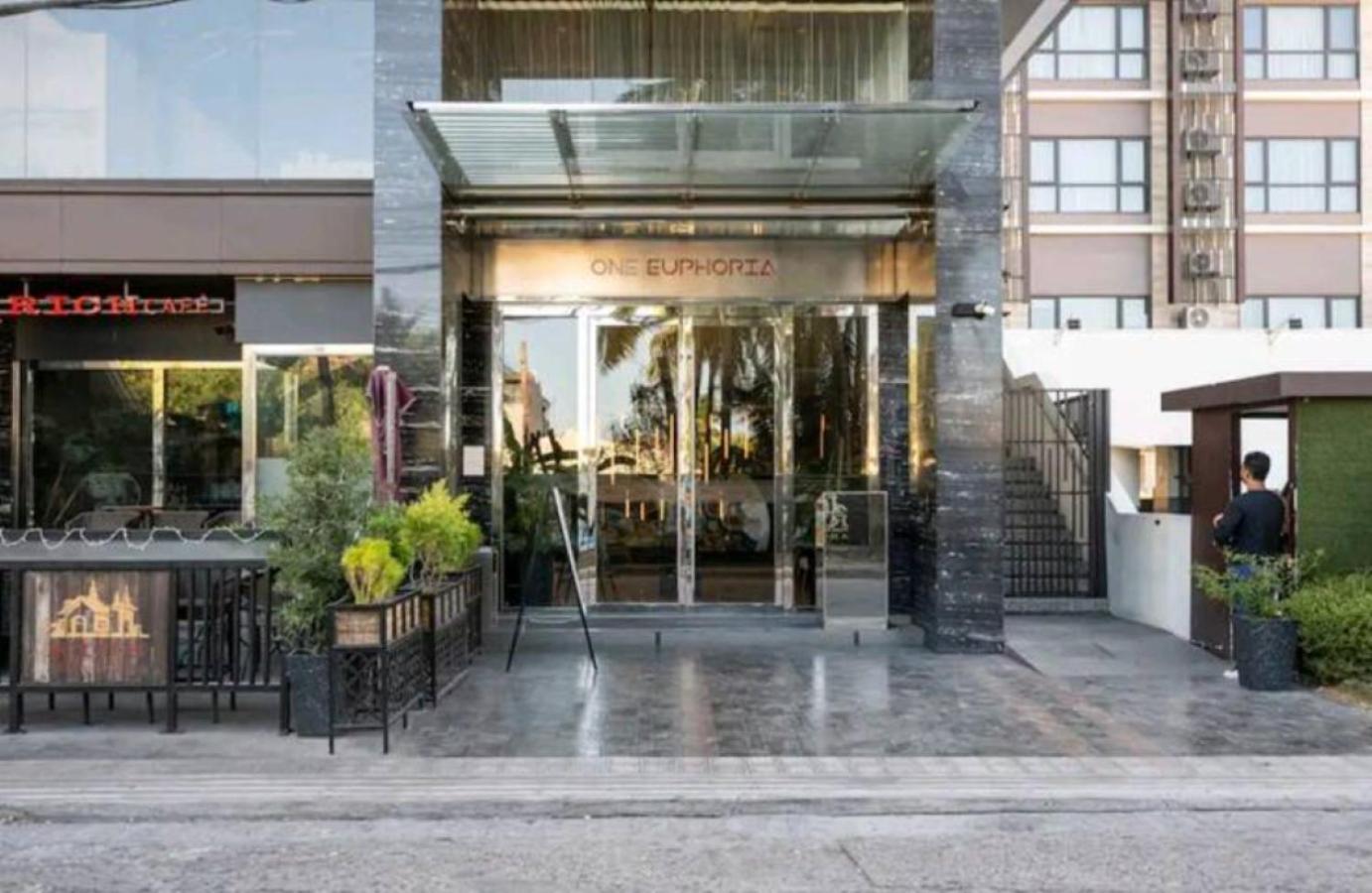 One Euphoria Apartment Angeles Bagian luar foto
