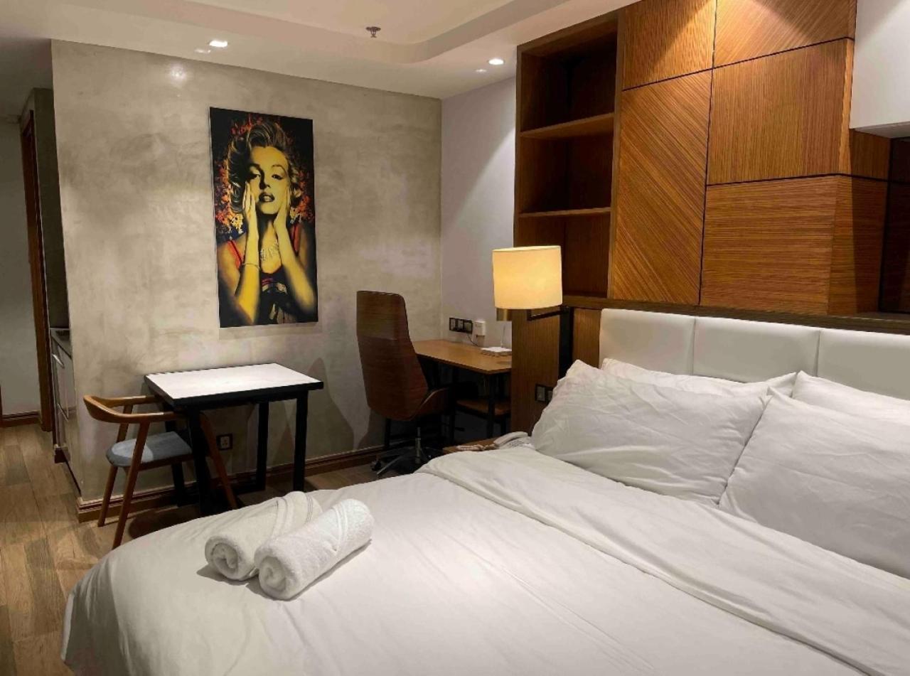 One Euphoria Apartment Angeles Bagian luar foto