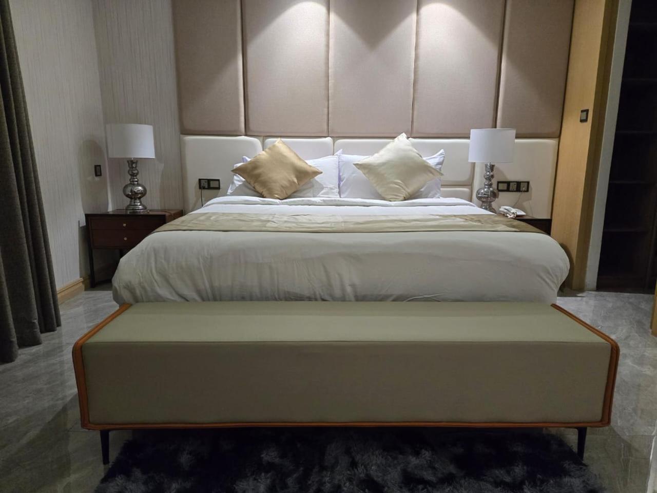 One Euphoria Apartment Angeles Bagian luar foto