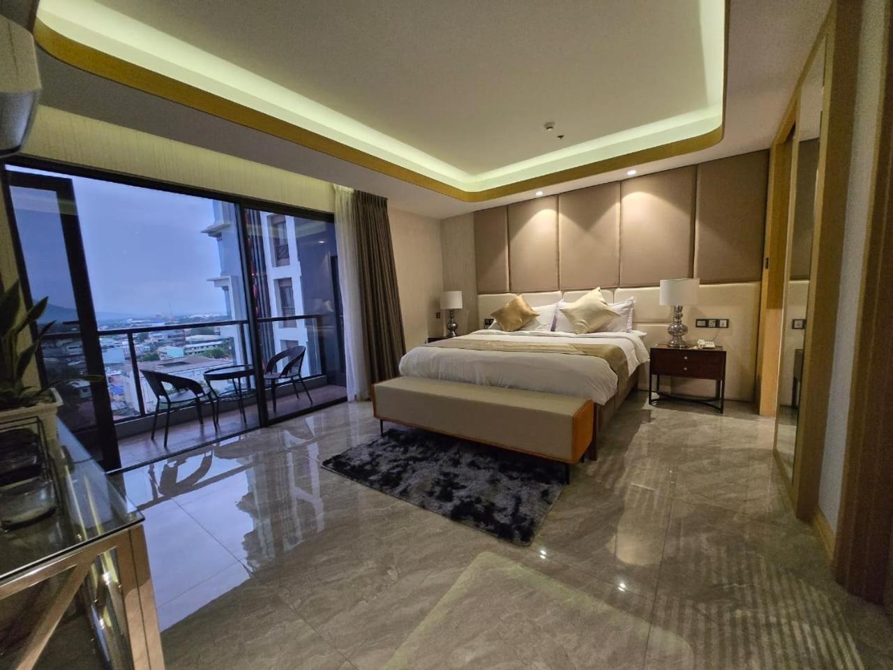 One Euphoria Apartment Angeles Bagian luar foto